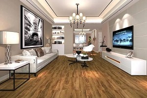 地板師傅進行無縫收邊處理的細節圖