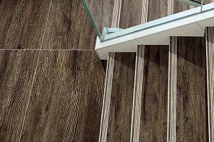 台中南屯區辦公室整件式塑膠地板，強調耐磨與易清潔